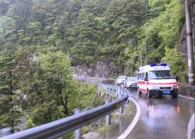 中断10多天公路通了，滞留独龙江乡366名游客安全出山